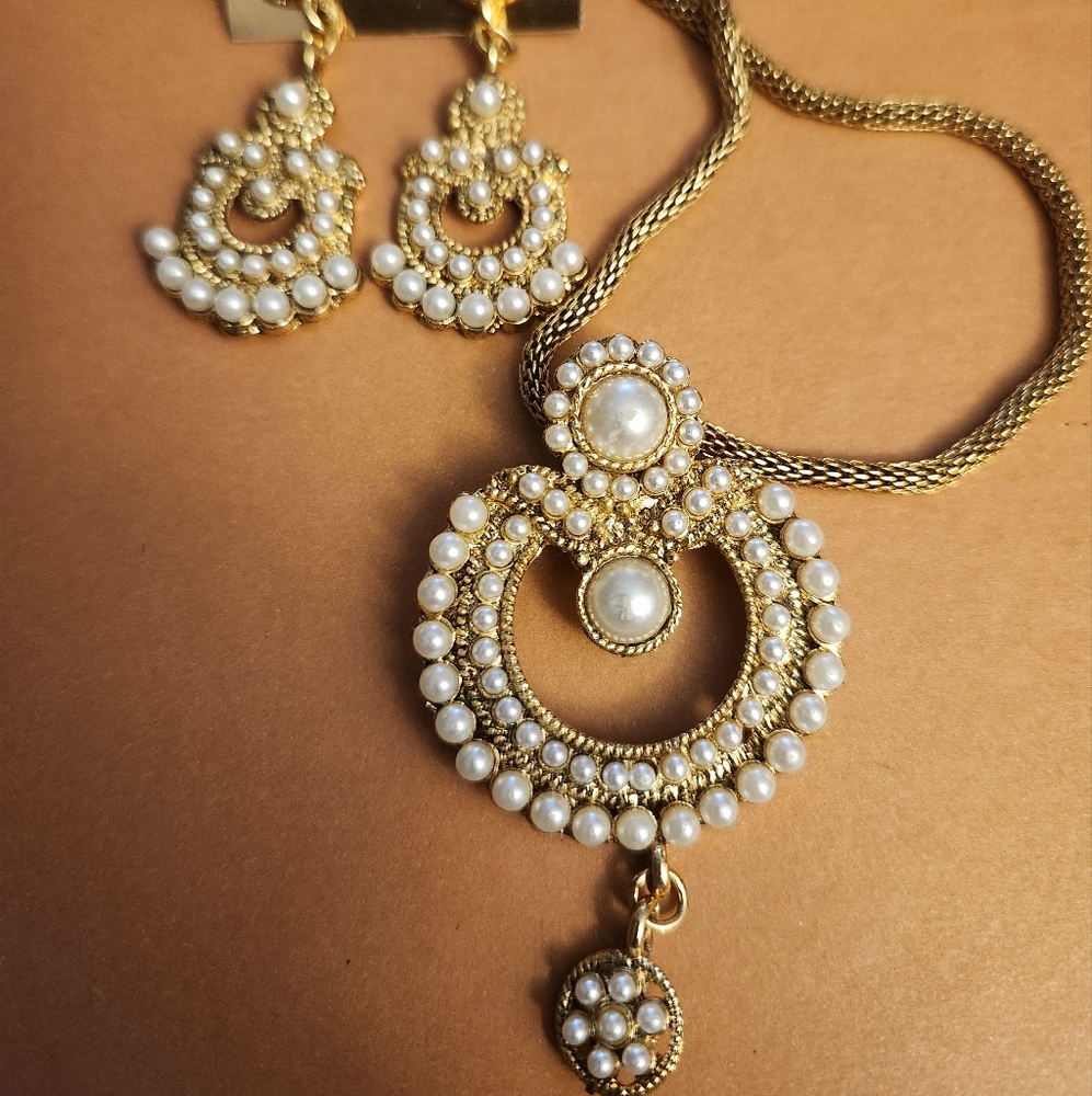 Indian pearl set